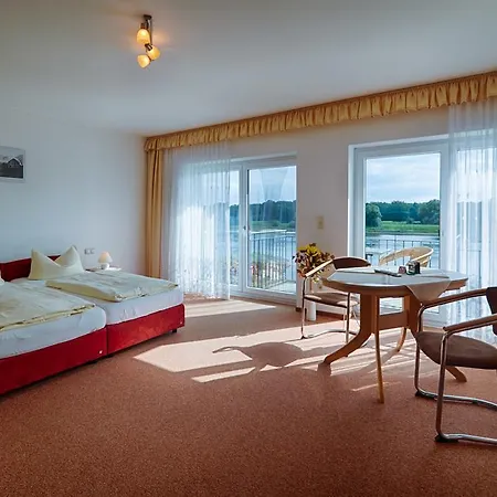 Elbterrassen Zu Brambach בית הארחה 3*